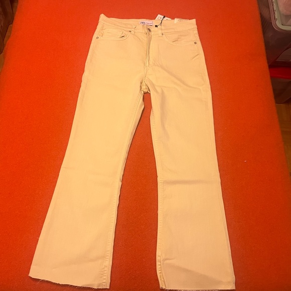 Zara cream mid-rise flared cropped jeans NWT - Picture 2 of 9